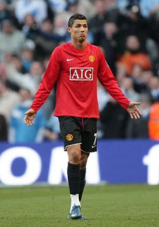 记录报：C罗并不会被追加禁赛，可以正常参加世界杯小组赛（记录报：C罗不会遭追加停赛，世界杯小组赛可正常出场）