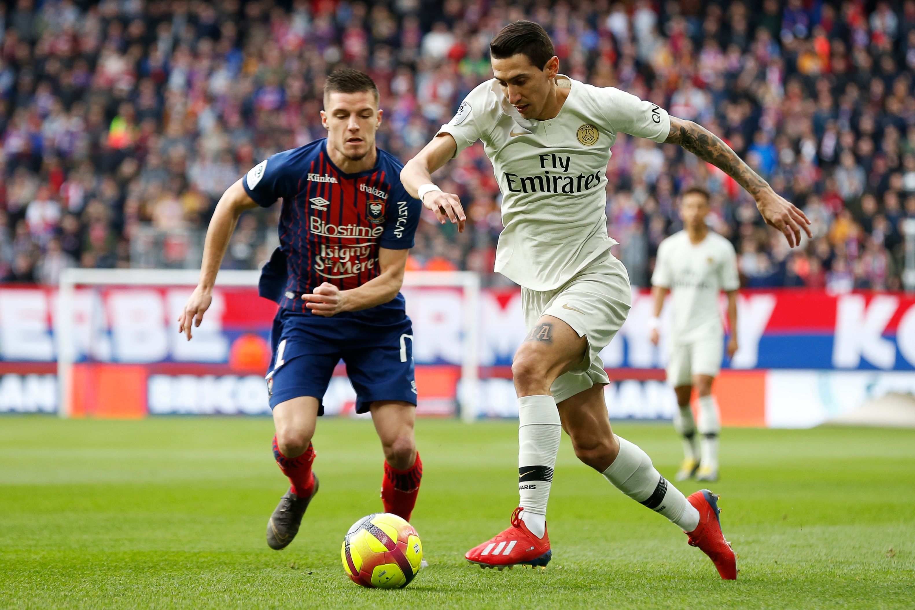 刘殿座获奖感言：感谢每一位身边的人，愿中国足球越来越好（刘殿座领奖致辞：感恩所有支持，祝中国足球蒸蒸日上）