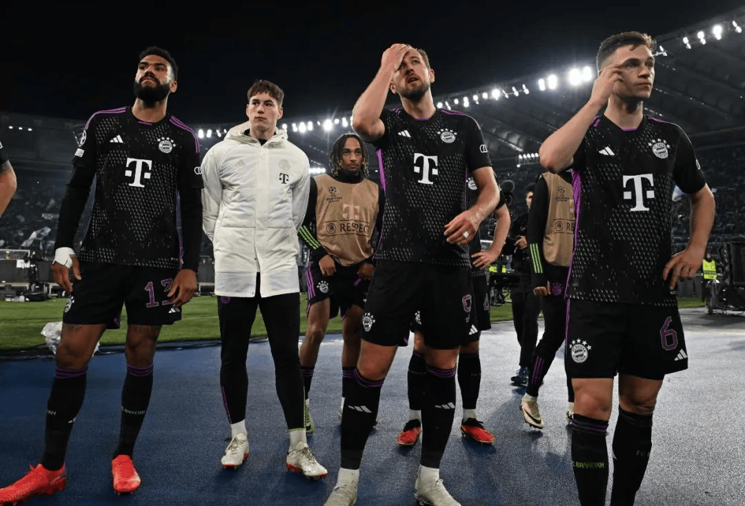 世体：对阵法鹰巴萨共有502人转卖门票，包括11名季票持有者（世体：巴萨战法鹰一役，502人转售球票，其中包含11名季票持有者）