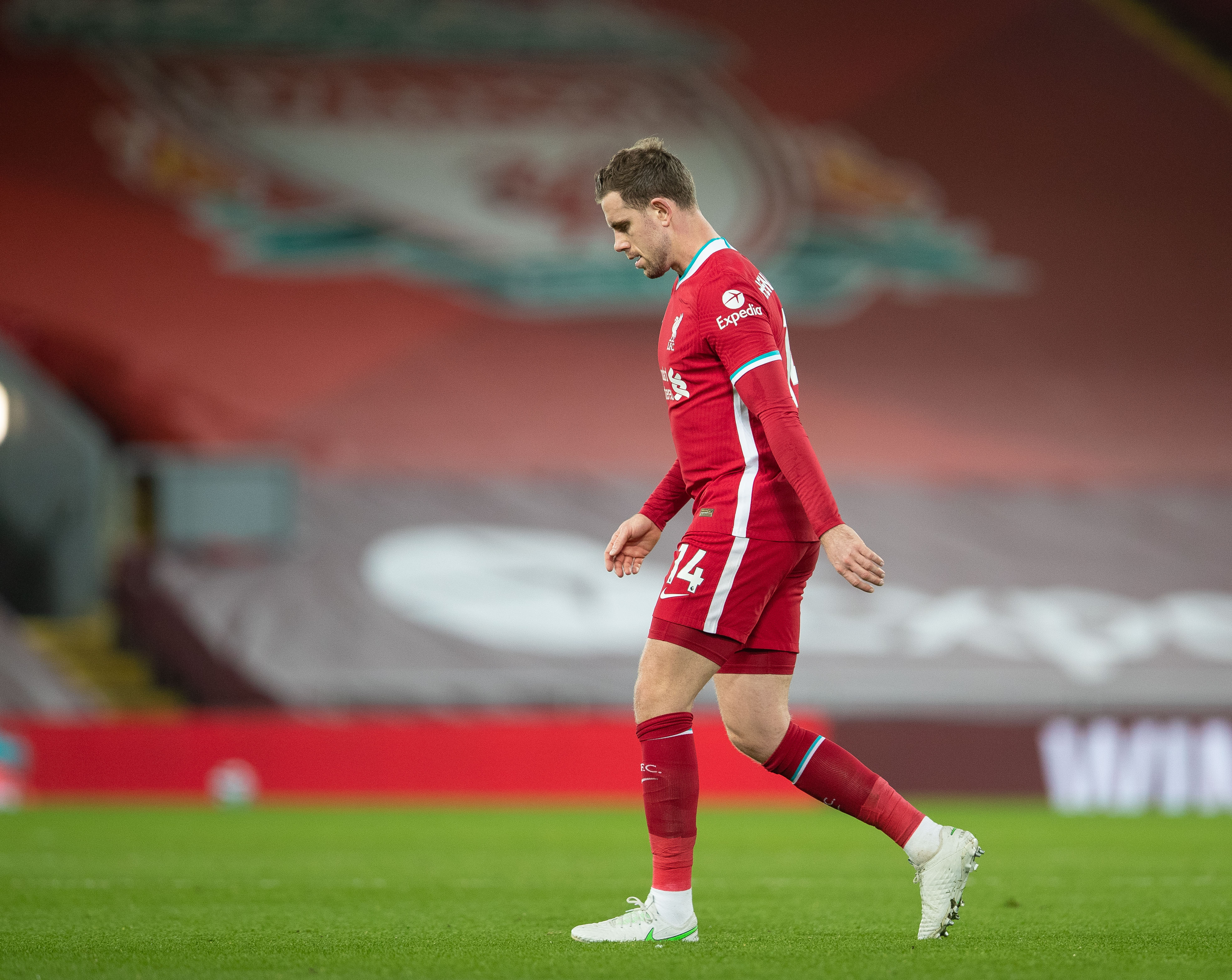 本泽马：皇马缺少有经验的人，能站出来说“这个地方你做错了”（本泽马：皇马缺乏经验老将，无人站出来指出错误）