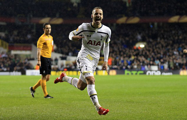 年轻中卫的成长速度吓人（年轻中卫的进步速度惊人）