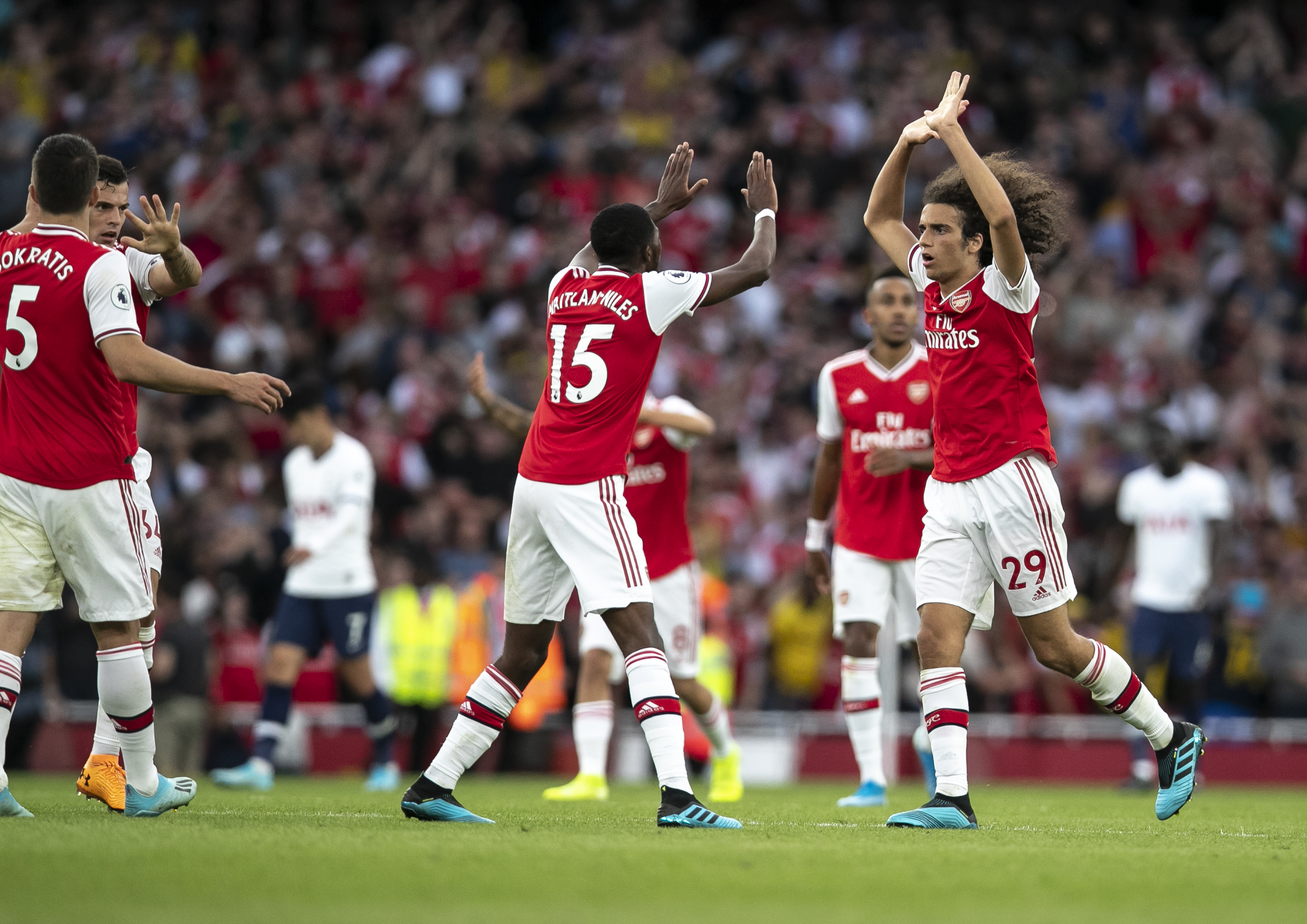 巴洛特利：现在的足球对抗更激烈，我认为自己仍能有出色表现（巴洛特利：当今足球对抗更强烈，我依然有能力踢出高水平）