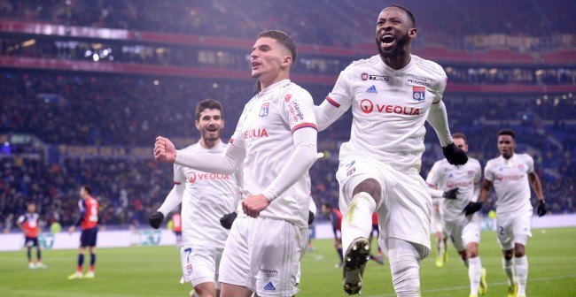 英超战报：利物浦2-1逆转热刺,（英超焦点战：利物浦2-1上演逆转击败热刺）