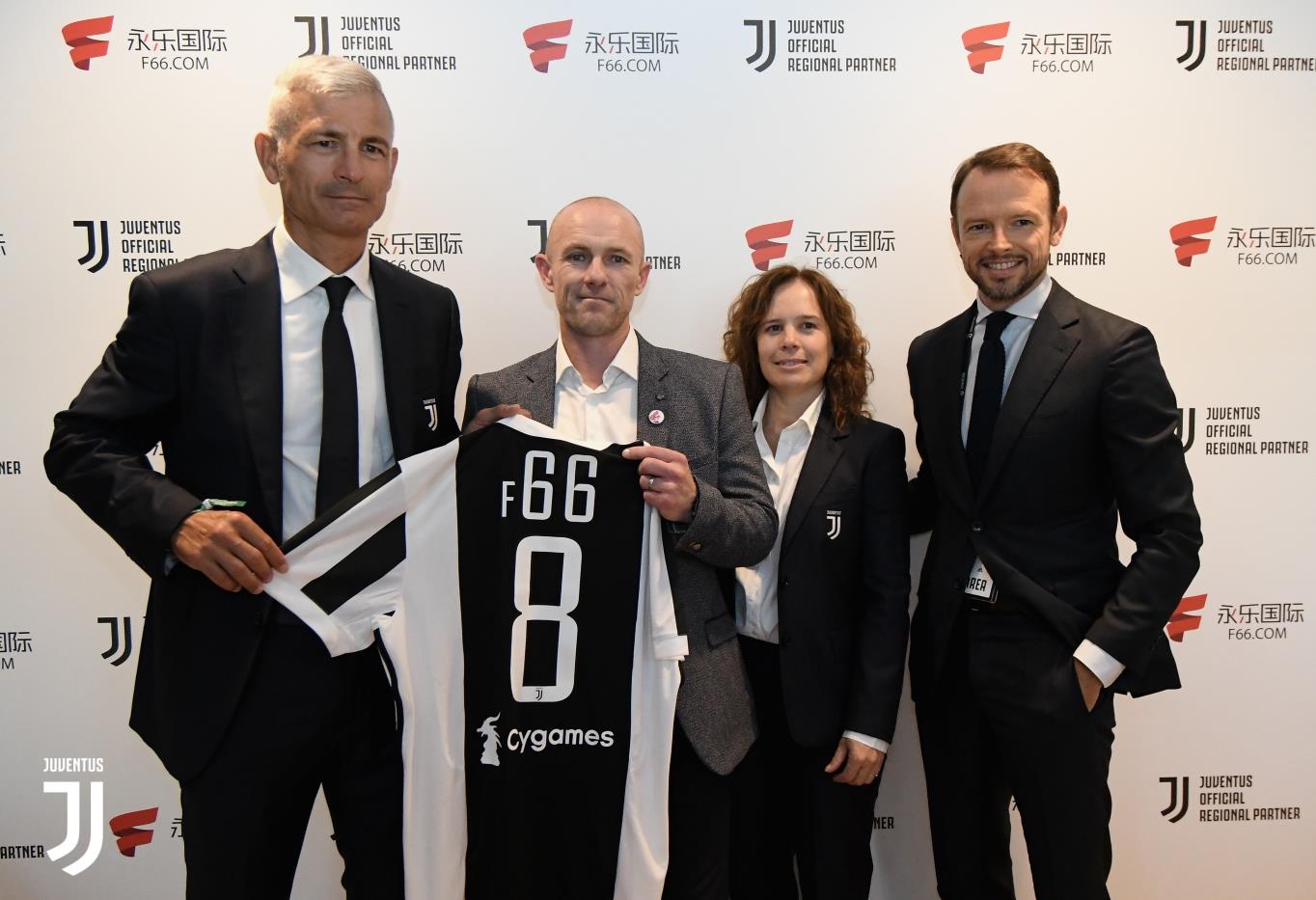 TA：多家豪门关注小将斯密特，阿尔克马尔对其估价约6000万欧（TA：多家豪门有意小将斯密特，阿尔克马尔要价约6000万欧元）