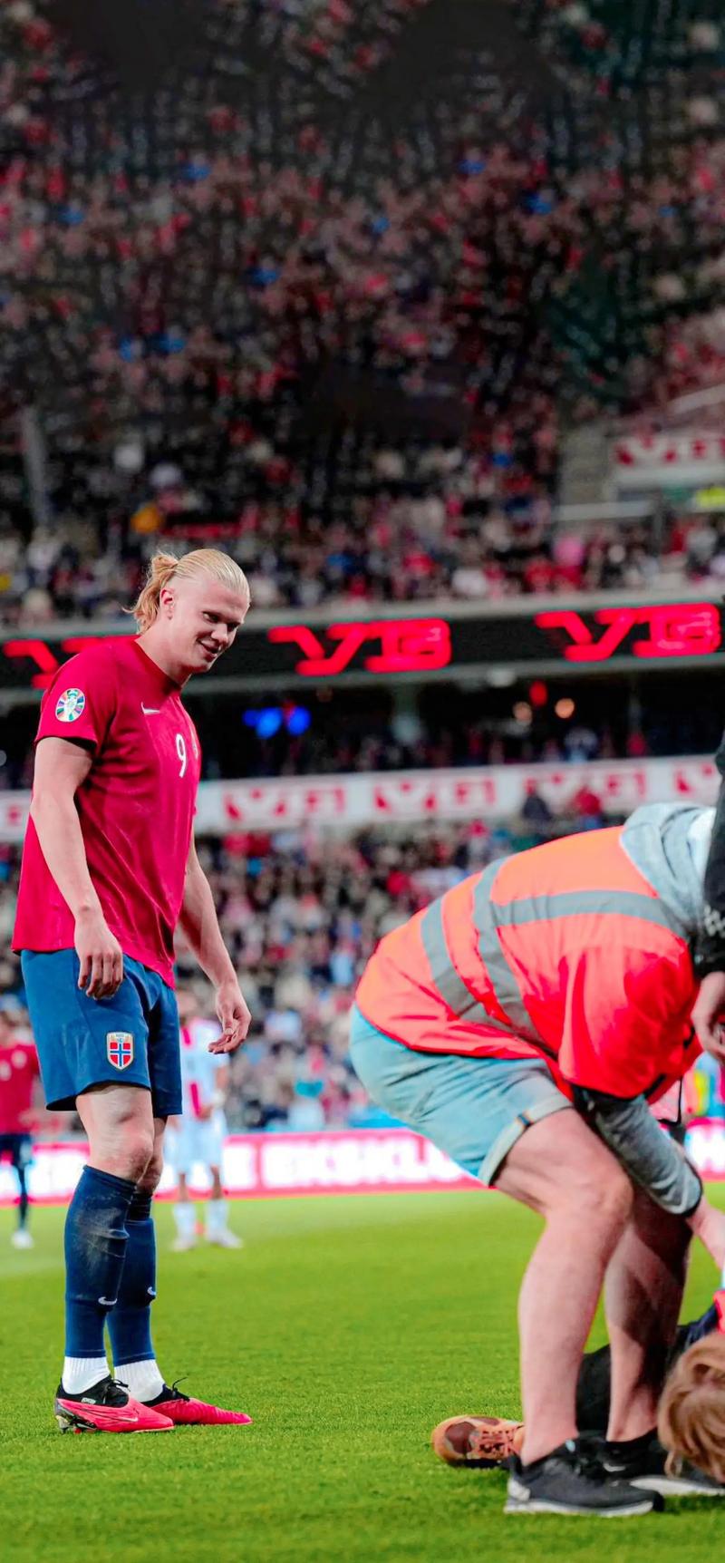 拉什福德：莱万告诉我要多传中，为孔德梅开二度感到高兴（拉什福德：听从莱万建议多传中，为孔德梅开二度感到开心）