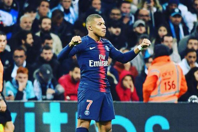 达万庆祝足协杯夺冠：我无比开心能实现这个将永存于心的梦想（达万庆贺足协杯夺冠：圆了铭记于心的梦想，我欣喜万分）