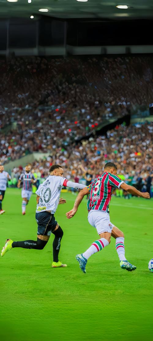 反对家暴，克雷莫内塞球衣背后印的是与球员关系密切女性名字（克雷莫内塞倡议反家暴：球衣背后印与球员关系密切的女性姓名）