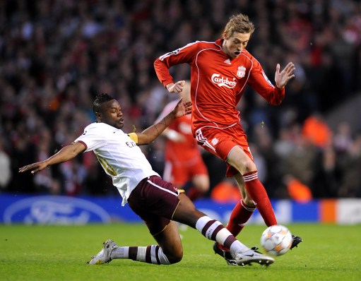 曼城斯特林关键进球锁定三分（斯特林致胜破门助曼城全取三分）