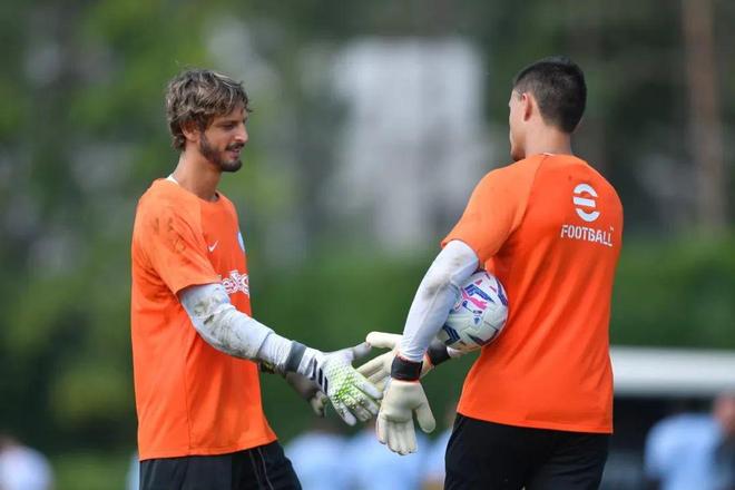 欧洲足球专家称赞瓦尔迪：他完美契合克雷莫内塞，能踢到41岁（欧洲足坛专家：瓦尔迪与克雷莫内塞是绝配，有望征战至41岁）