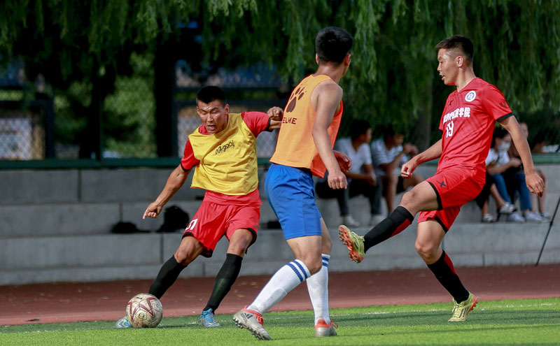 安东尼：曼联愿意在我身上花一个亿，就说明我具备相应的价值（安东尼：曼联肯为我砸一亿，这足以证明我的价值）