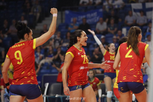 帕尔马官方：铃木彩艳成功接受手指骨折手术；据悉伤缺3个月（帕尔马通报：铃木彩艳手指骨折手术顺利，预计休战约三个月）