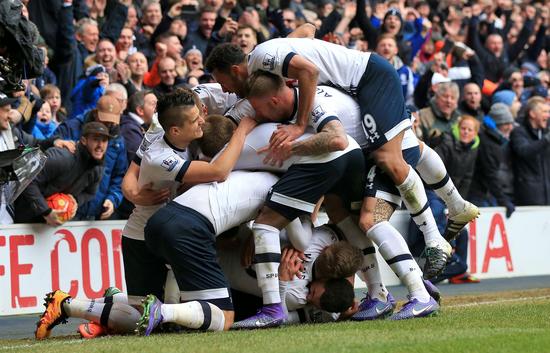 莫德里奇回忆热刺生涯，未能如愿加盟切尔西，反而成就皇马传奇（回顾热刺岁月：莫德里奇未赴切尔西，却在皇马成就传奇）