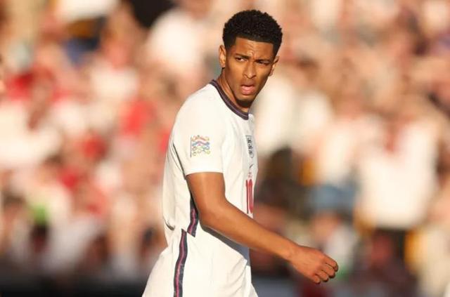 2025赛季足协杯现场观众总人数为505278人次，场均8020人（2025赛季足协杯观赛总人数达505278人次，单场平均8020人）