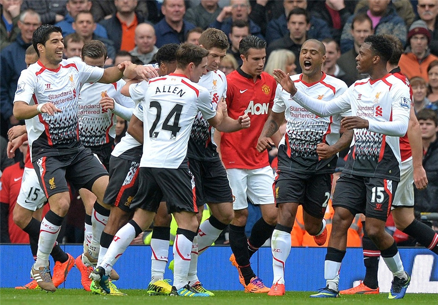 张琳艳赛后和凯莉交换球衣，后者直接把中国队球衣穿在身上（赛后张琳艳与凯莉互换球衣，凯莉当场披上中国队战袍）